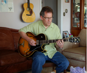 Chris Stevens playing his ES-175